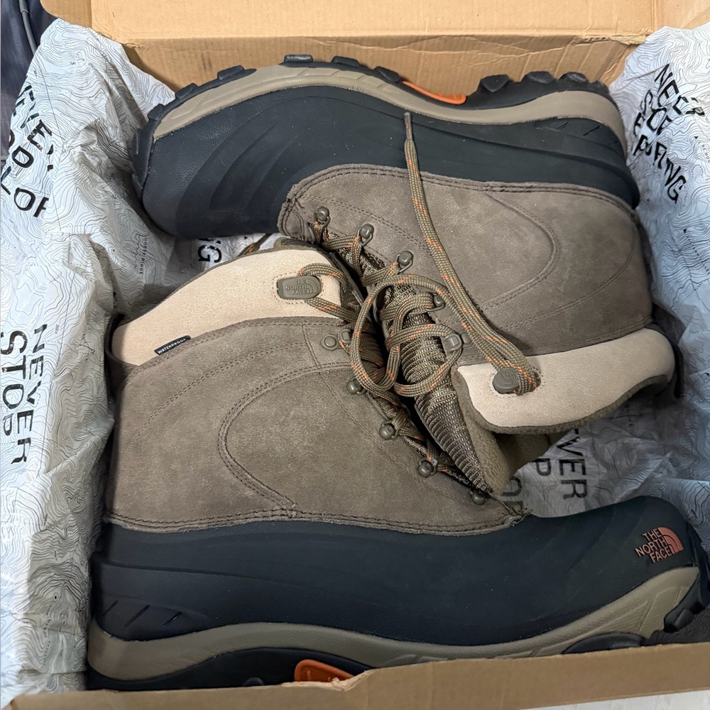 The North Face Chilkat III Boots